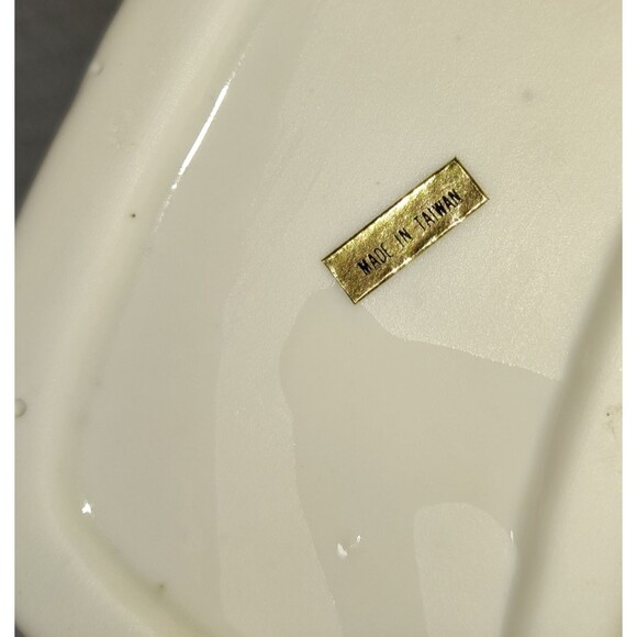 Vintage Christmas Around The World Lighted Nativity Bone China, pre-owned - Picture 8 of 10